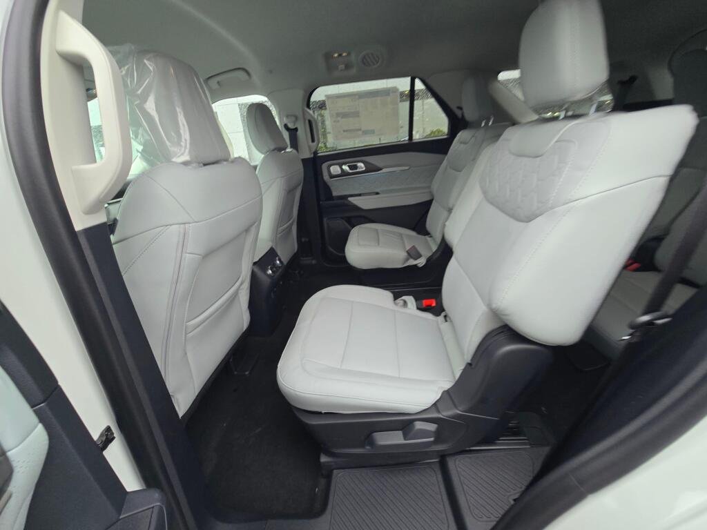 2026 Ford Explorer Platinum - Photo 14