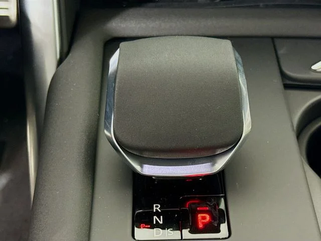 New 2026 Black Land Rover Dynamic SE image 23