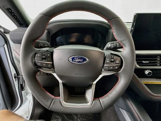 New 2026 Star White Metallic Tri-Coat Ford ST-Line image 46