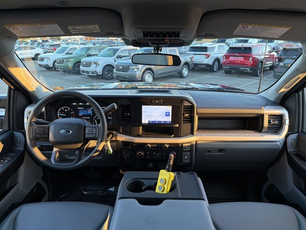 2026 Ford F-350 Super Duty Chassis Cab XL - Photo 25
