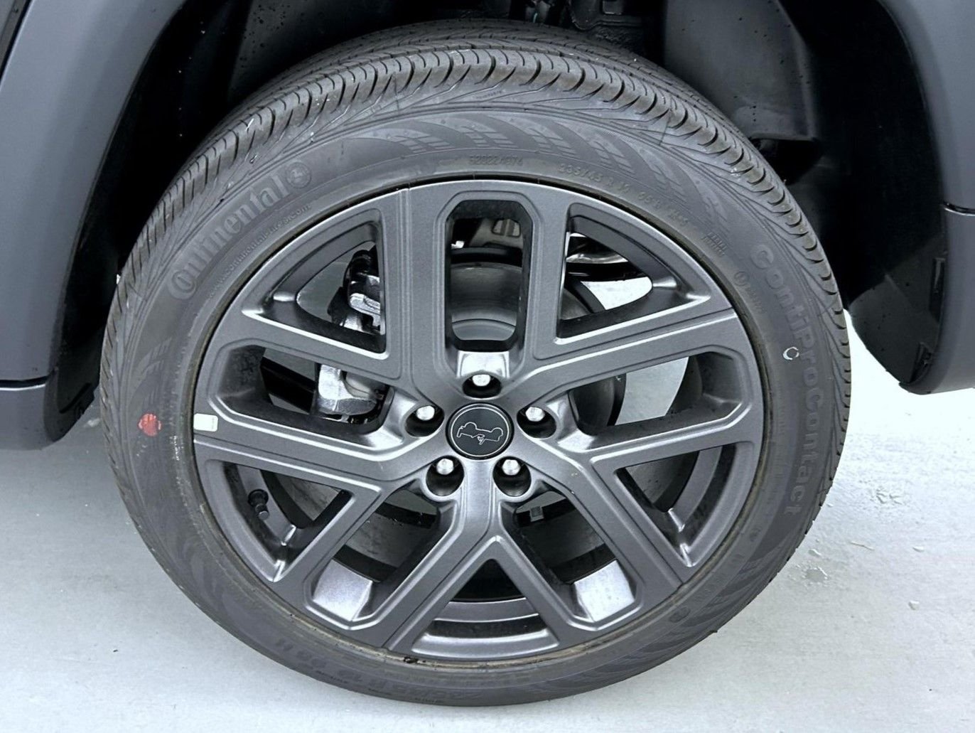 New 2026 Diamond Black Crystal Pearl-Coat Exterior Paint Jeep Limited image 23