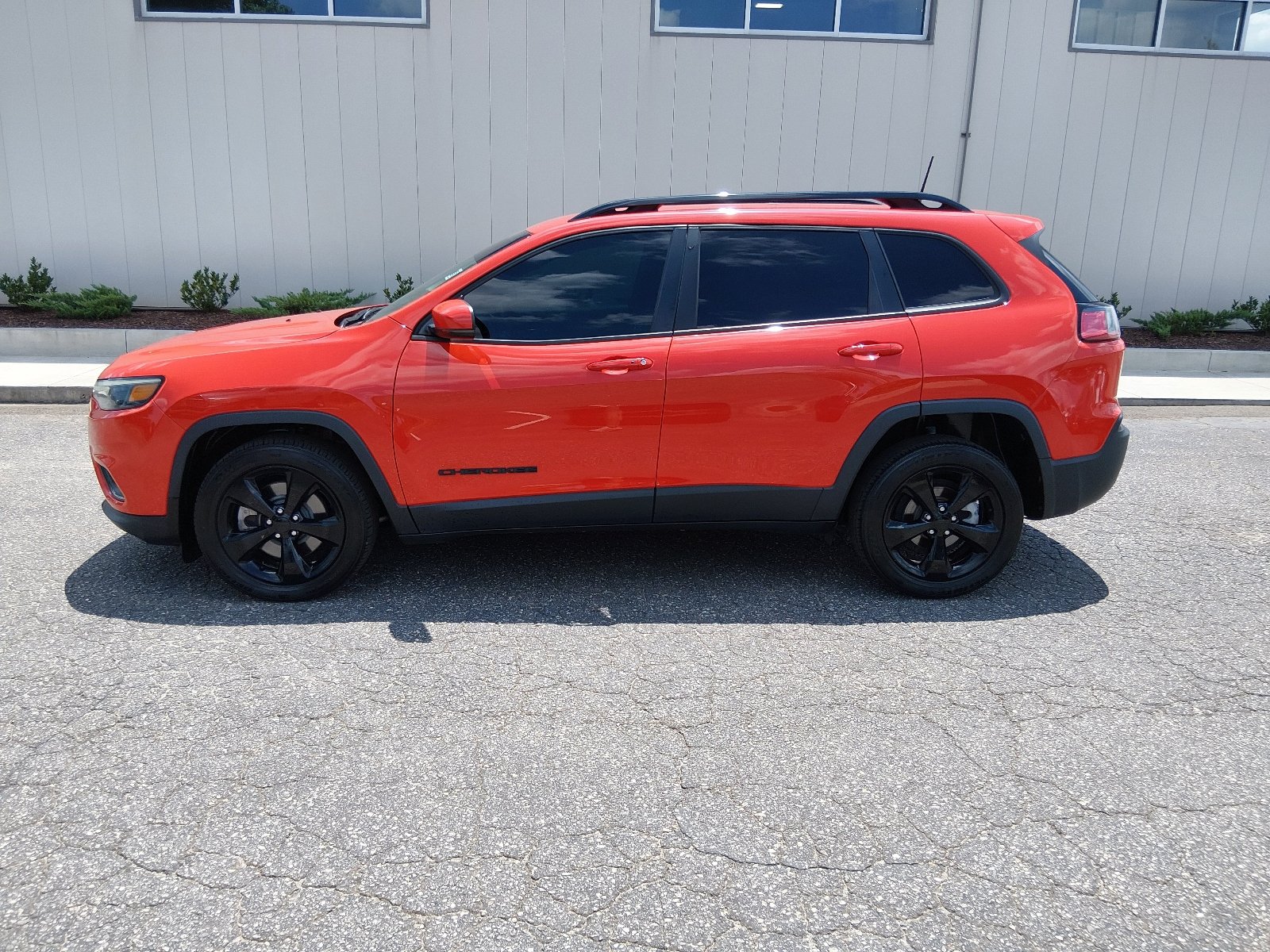 Used 2021 Spitfire Orange Clear Coat Jeep Altitude image 6
