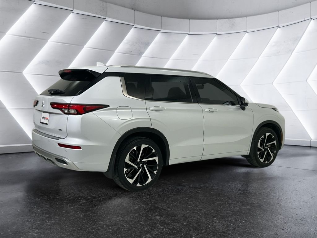 Used 2023 White Mitsubishi SEL image 4