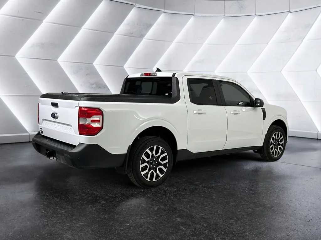 Used 2024 White Ford Lariat image 4