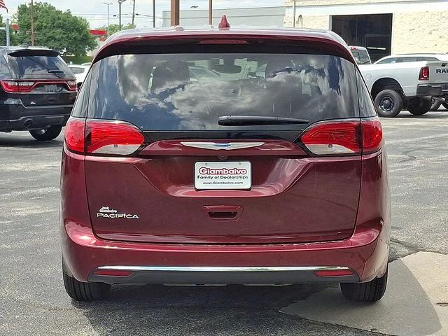 Used 2018 Red Chrysler Touring Plus image 3