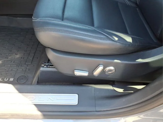 Used 2025 Gray Lincoln Premiere image 20