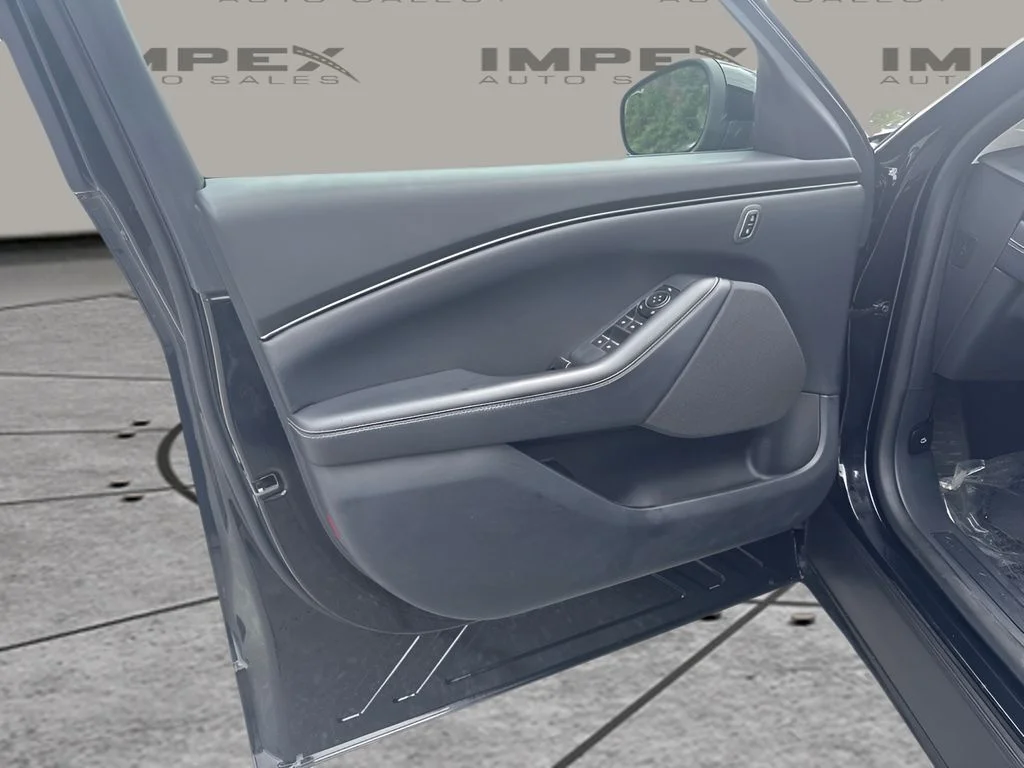 Used 2025 Black Ford Select image 17