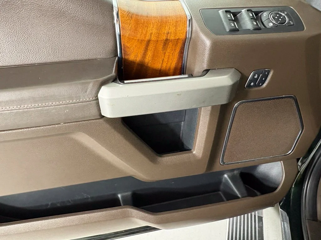 Used 2015 Green Ford King Ranch image 18