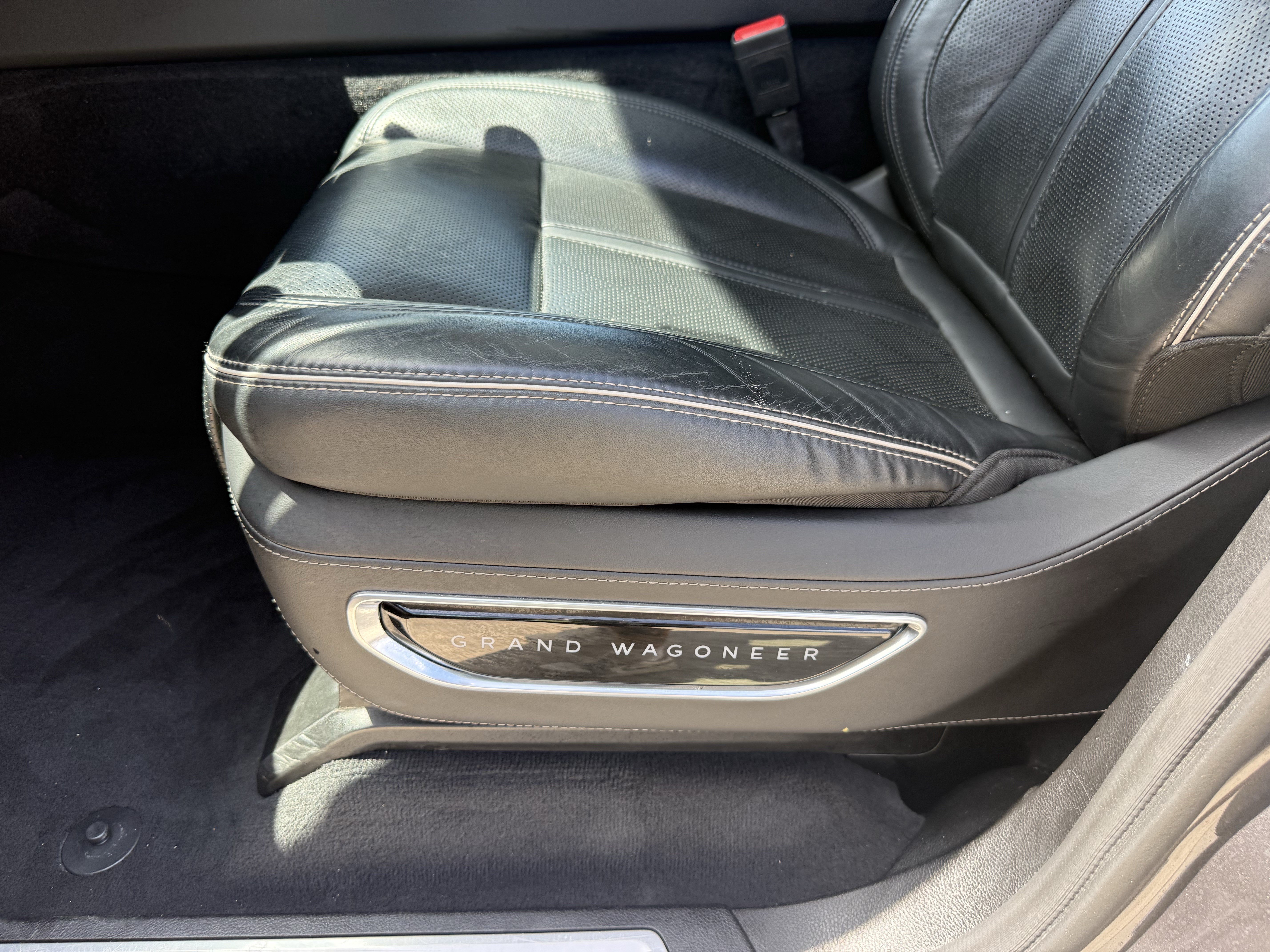 Used 2024 Baltic Gray Metallic Clearcoat Jeep  image 28