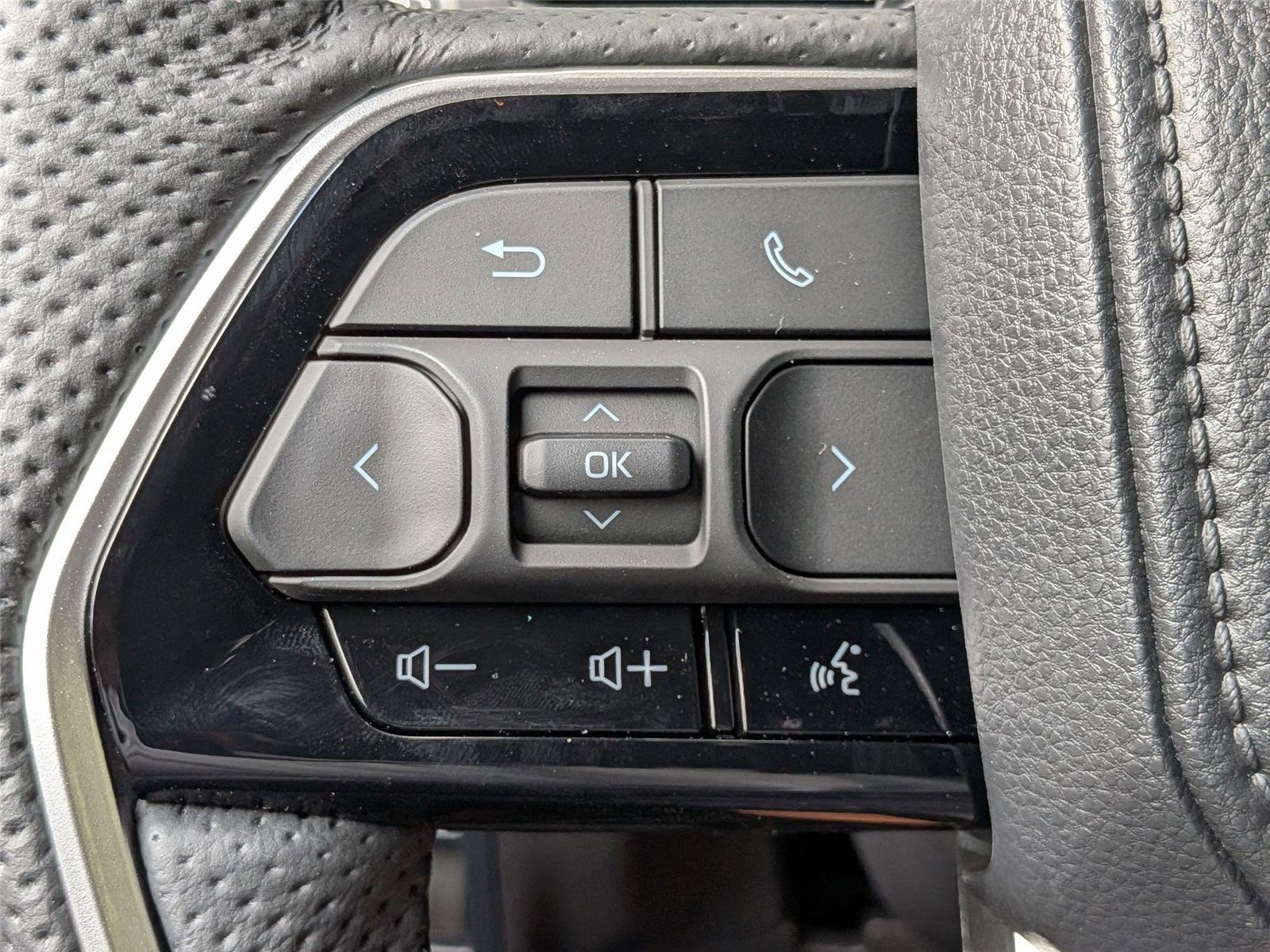 2025 Toyota Tundra Platinum - Photo 18