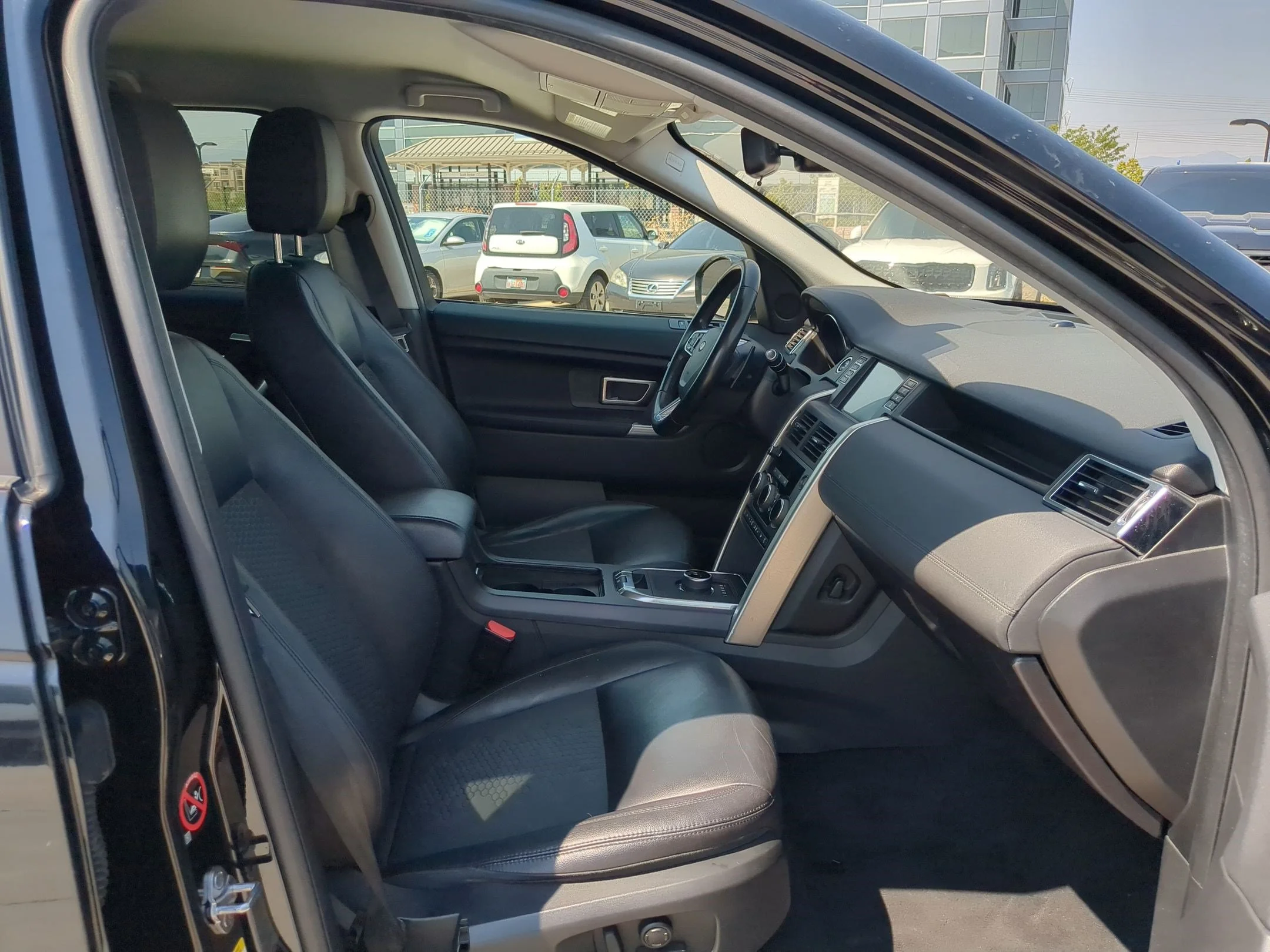 Used 2019 Narvik Black Land Rover SE image 26