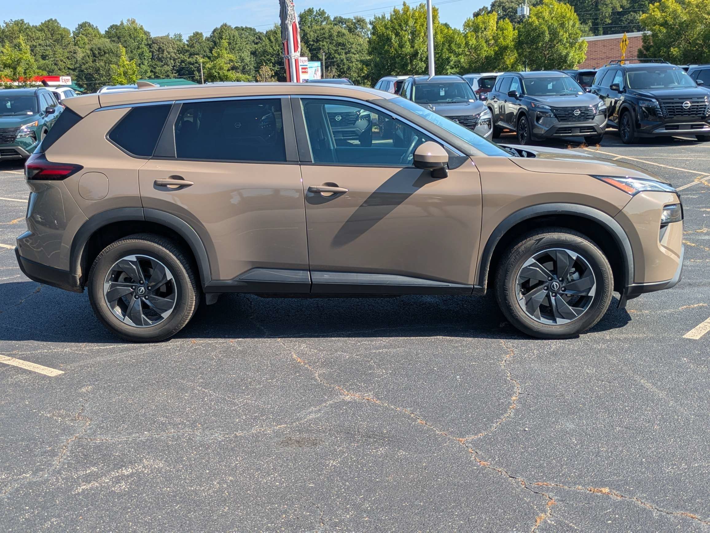 Used 2025  Nissan SV image 2