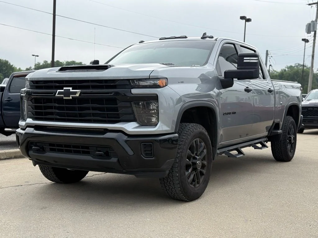 Used 2025 Gray Chevrolet Custom image 25