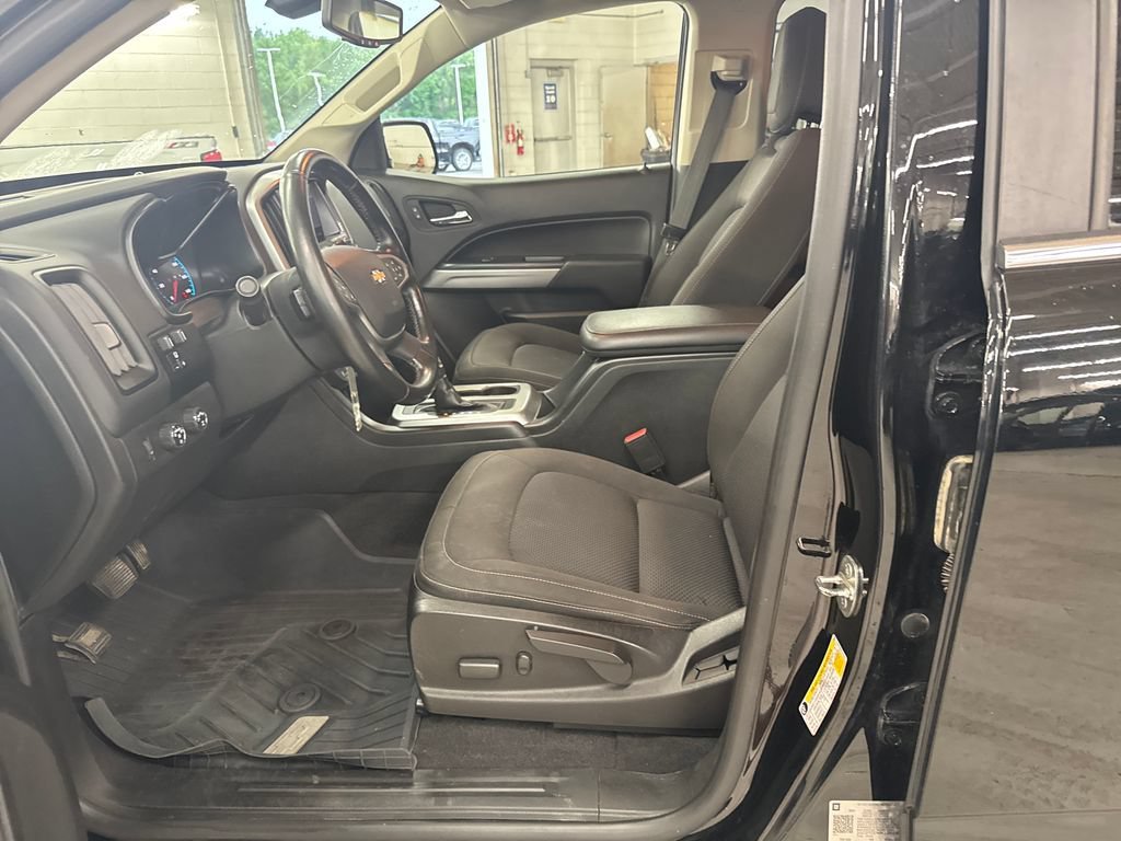 Certified Used 2019 BLACK Chevrolet 4WD LT image 9