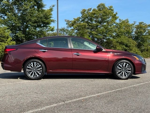 Used 2023 Red Nissan 2.5 SV image 10