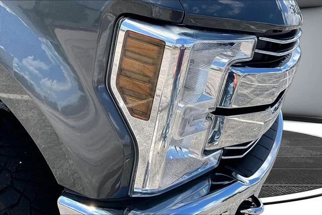 Used 2019 Magnetic Metallic Ford Lariat image 32