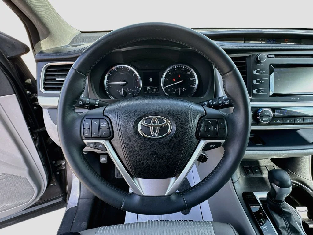 Used 2015 Gray Toyota LE Plus V6 image 11