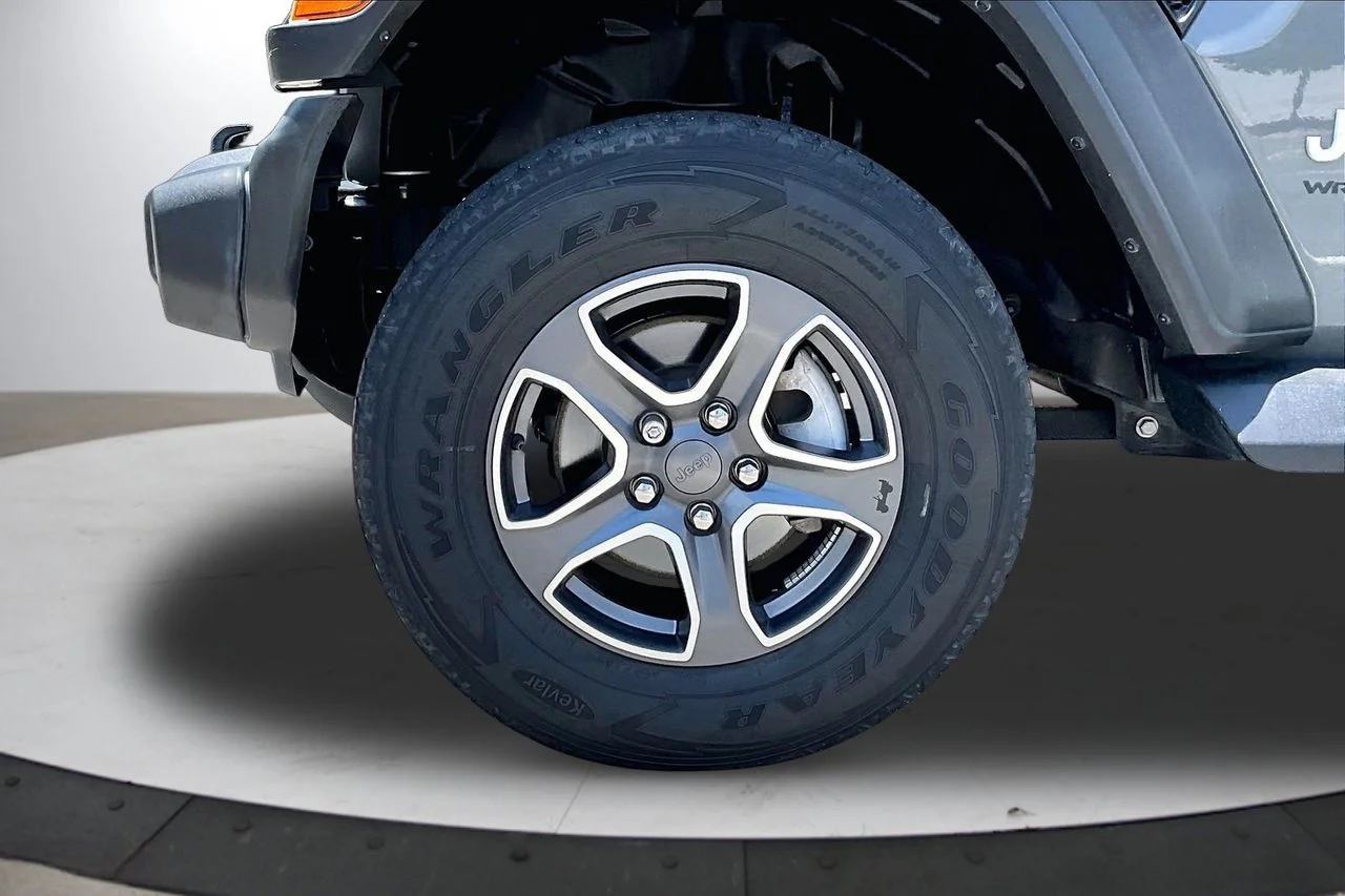 Used 2021 Gray Jeep Sport S image 30