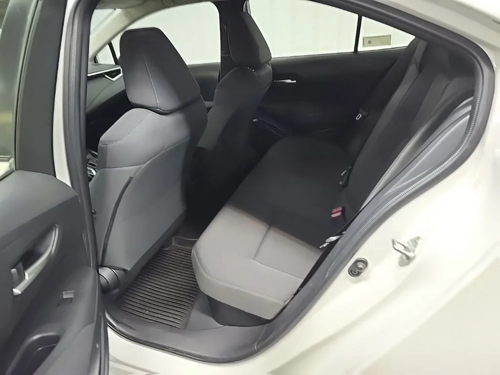 Used 2020 White Toyota LE image 30