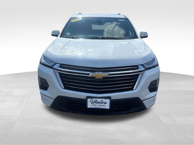 Used 2022 Iridescent Pearl Tricoat Chevrolet High Country image 11