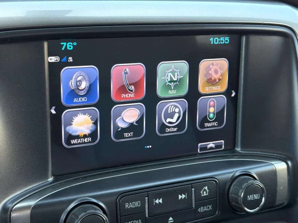 Used 2018 Summit White Chevrolet LT image 21