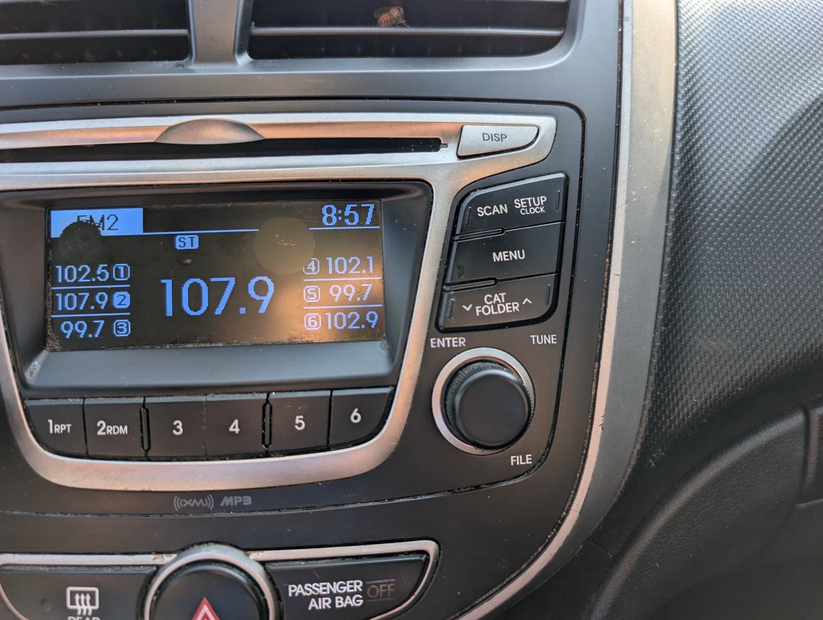 Used 2017 Pacific Blue Pearl Hyundai SE image 17
