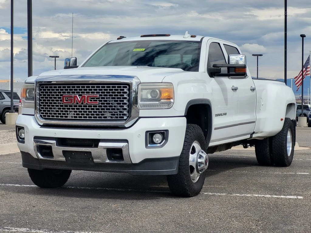 Used 2016 SUMMIT WHITE GMC Denali image 4