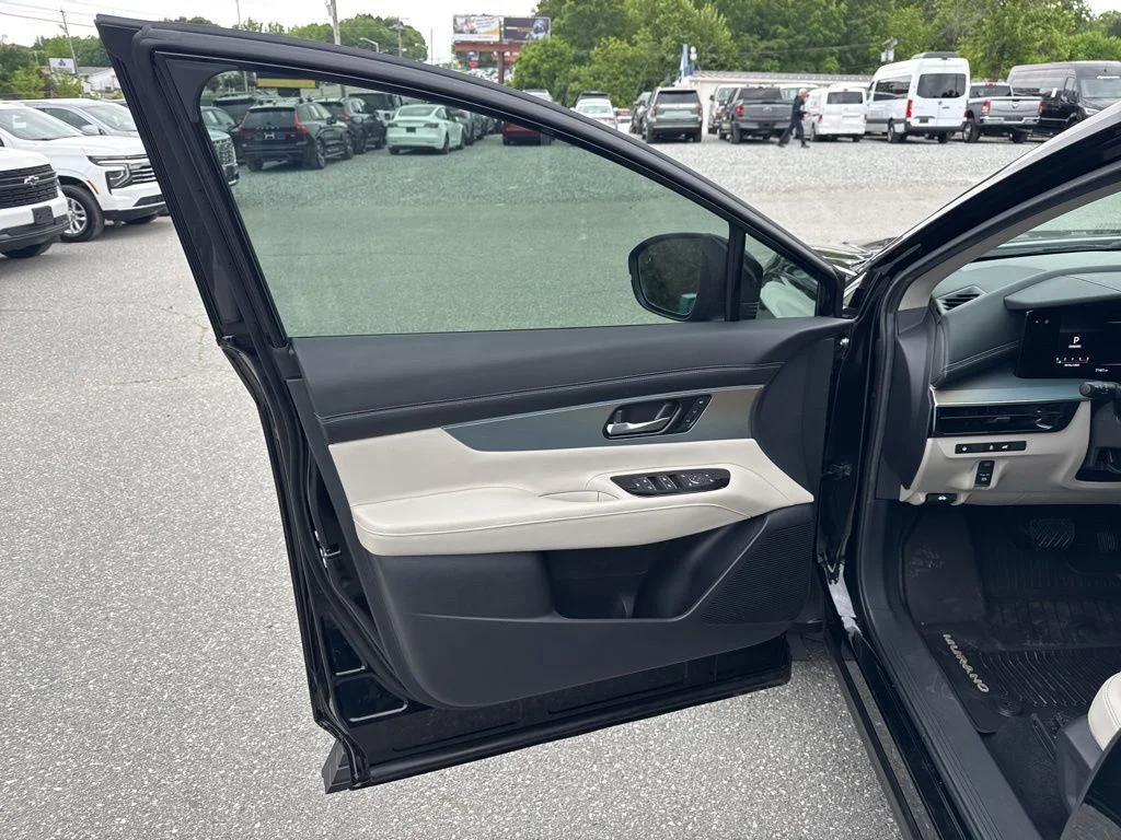 Used 2025 Black Nissan SL image 27