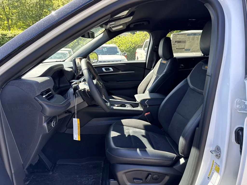 New 2026 White Ford Tremor image 17