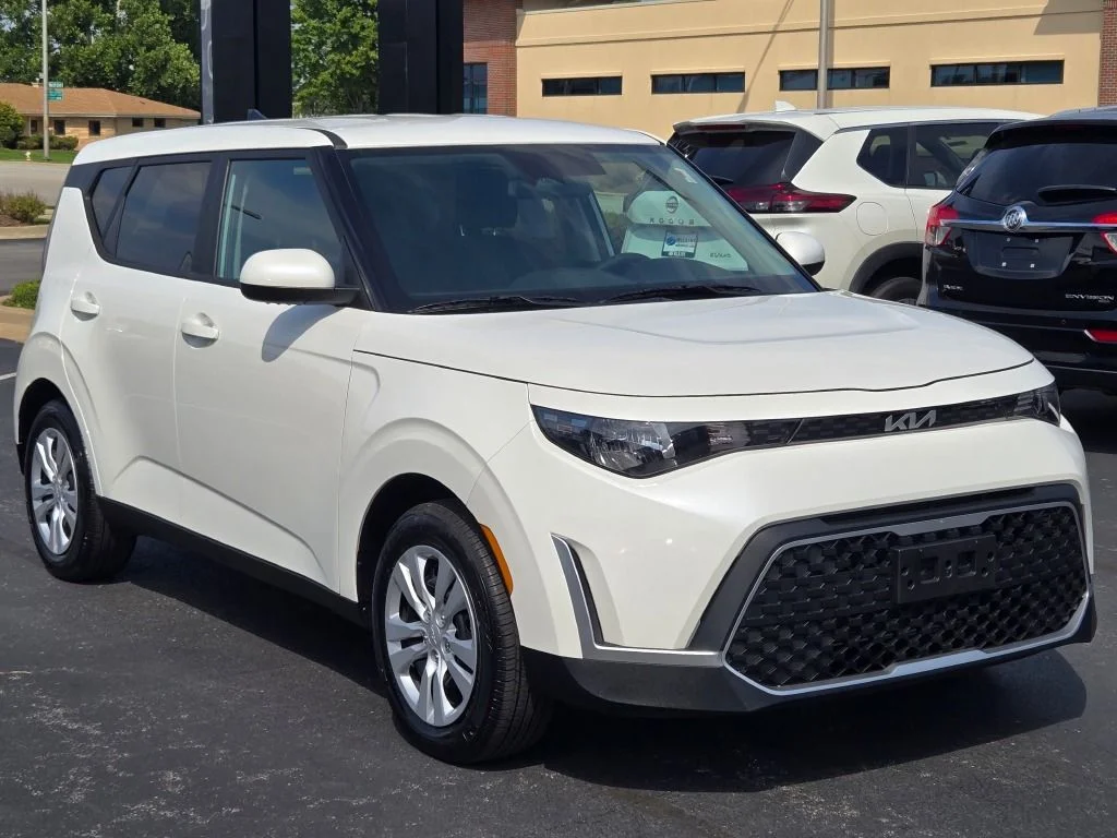 Used 2025 White Kia LX image 3