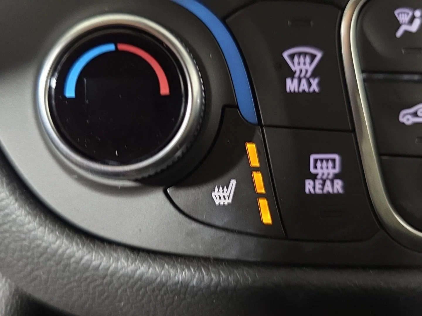 Used 2019 Iridescent Pearl Tricoat Chevrolet LT image 17