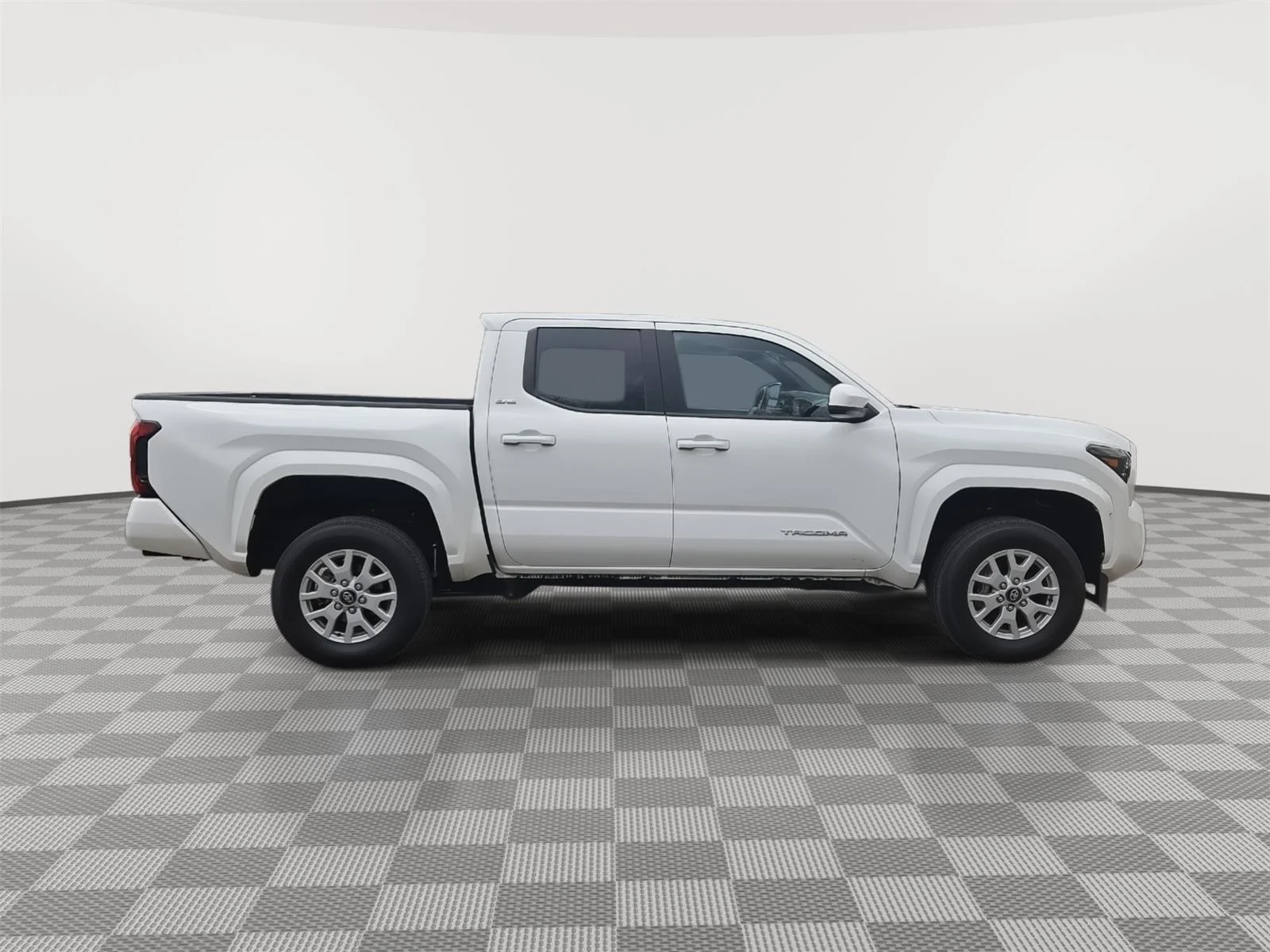 2024 Toyota Tacoma SR5 - Photo 8