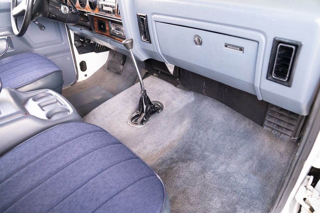 Used 1988  Dodge 100 image 26