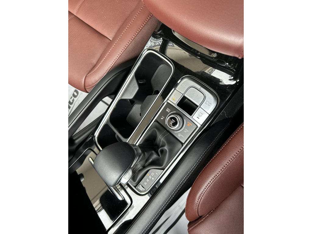Certified Used 2025 Glacial White Pearl Kia SX image 23