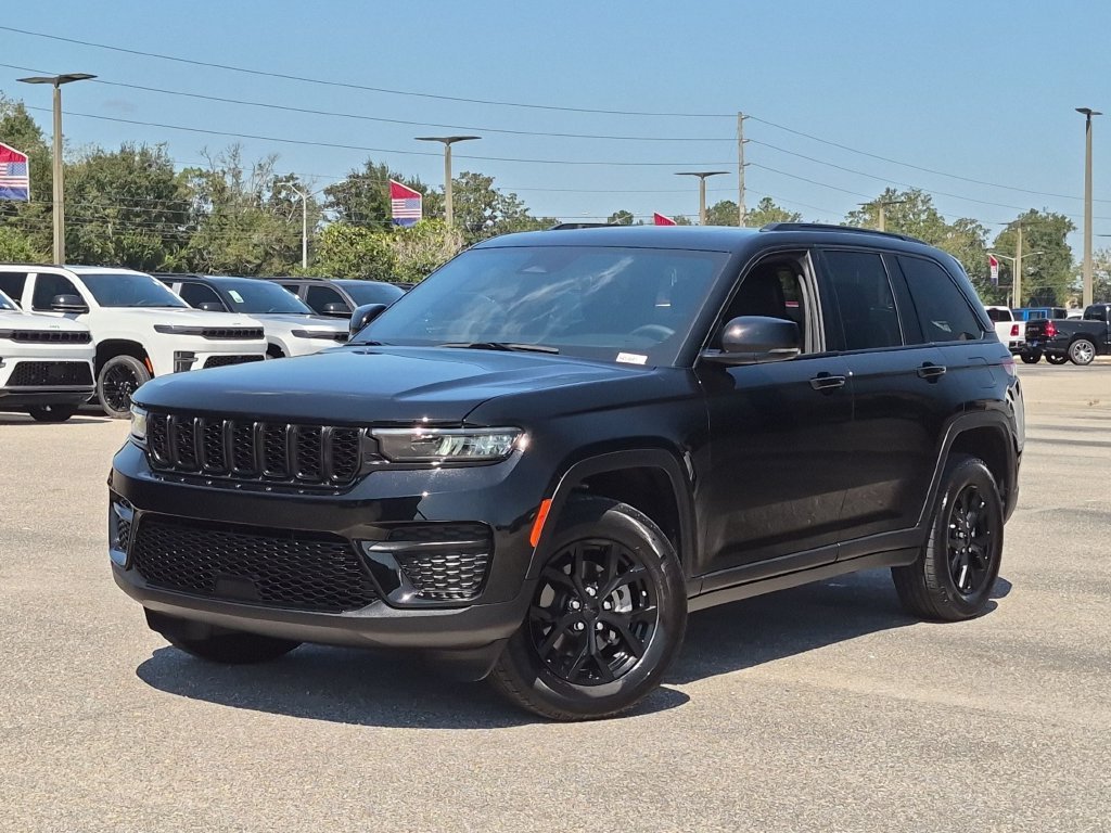 Used 2025 Black Jeep Altitude X image 1