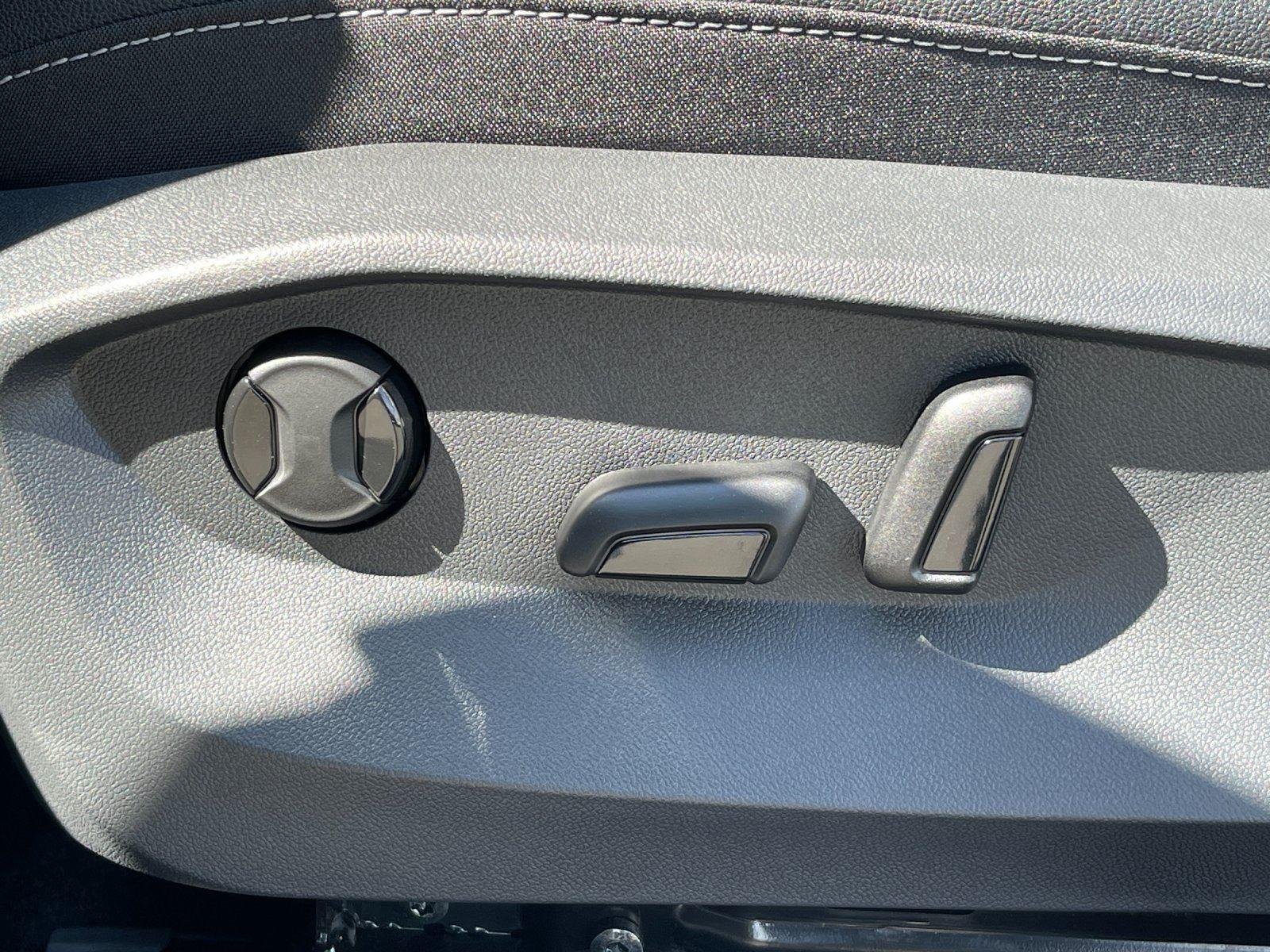 New 2026 Monument Gray w/Deep Black Roof Volkswagen SE Black image 16