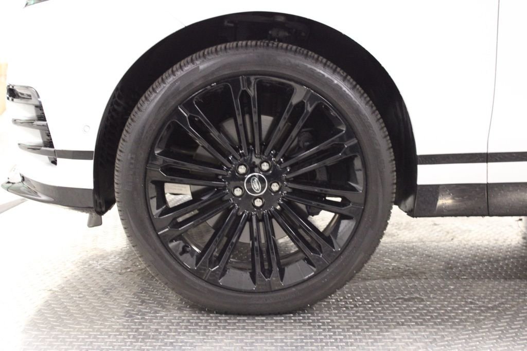 Used 2026 Fuji White Land Rover Dynamic SE image 15