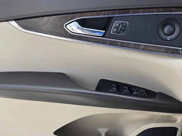 Used 2019 White Lincoln Reserve image 23