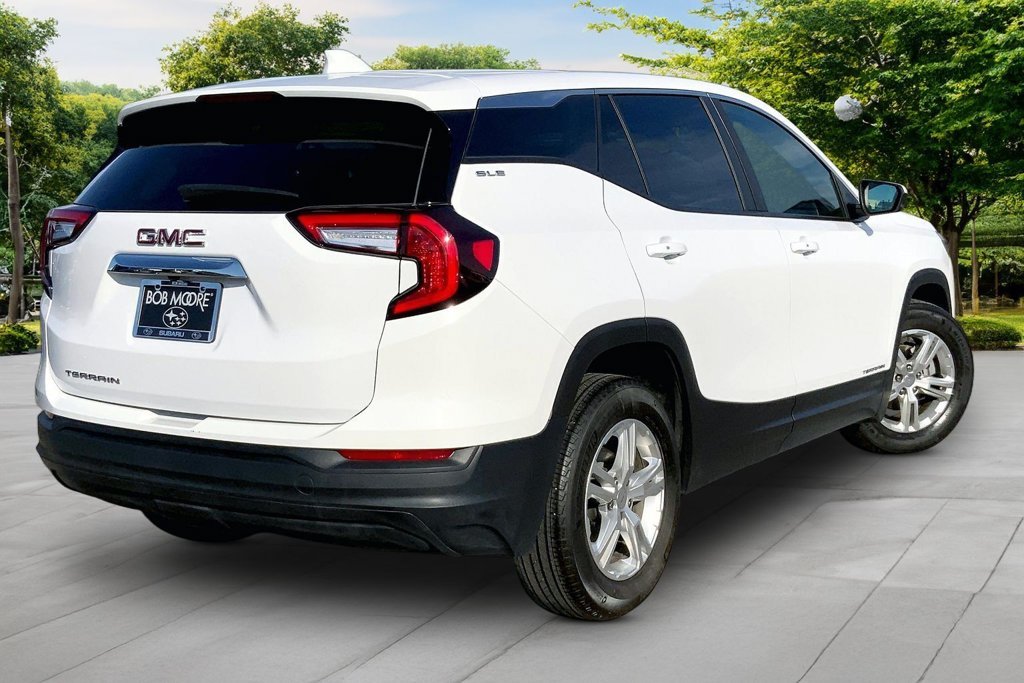 Used 2024 White GMC SLE image 6