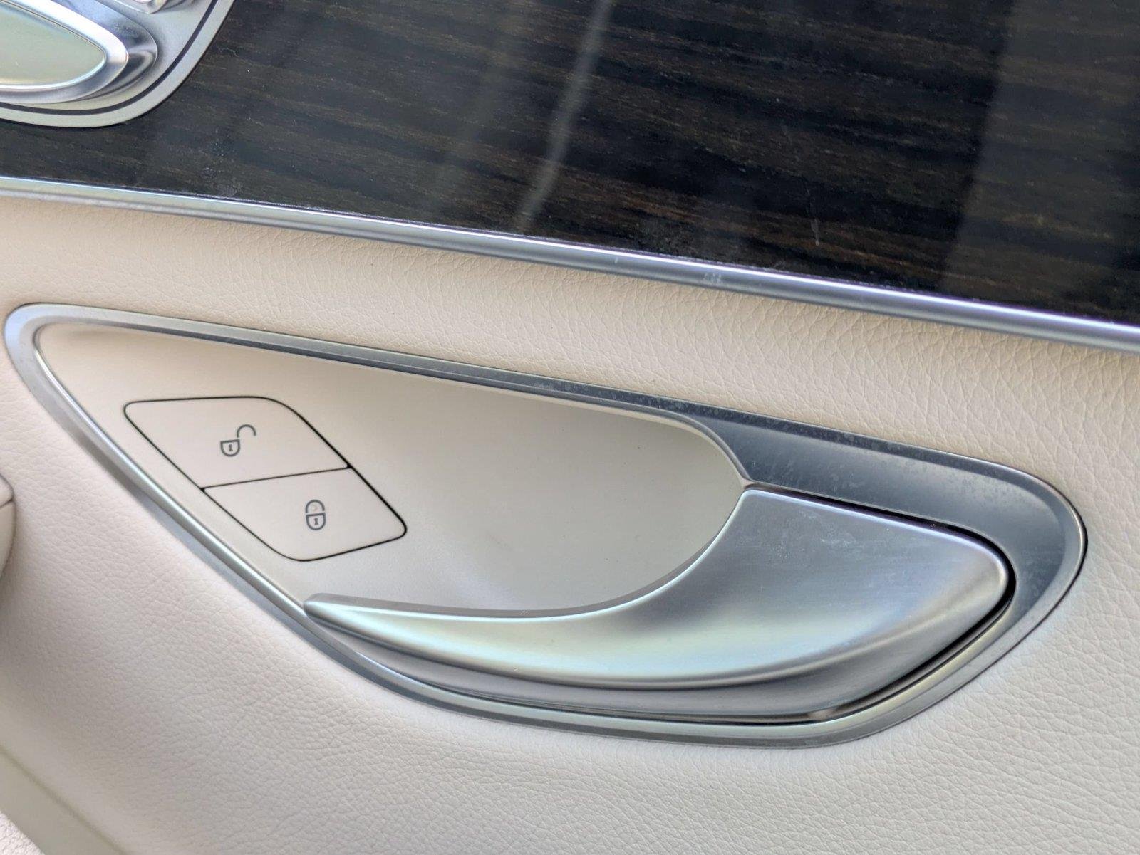 Used 2016 Lunar Blue Metallic Mercedes-Benz GLC 300 image 33