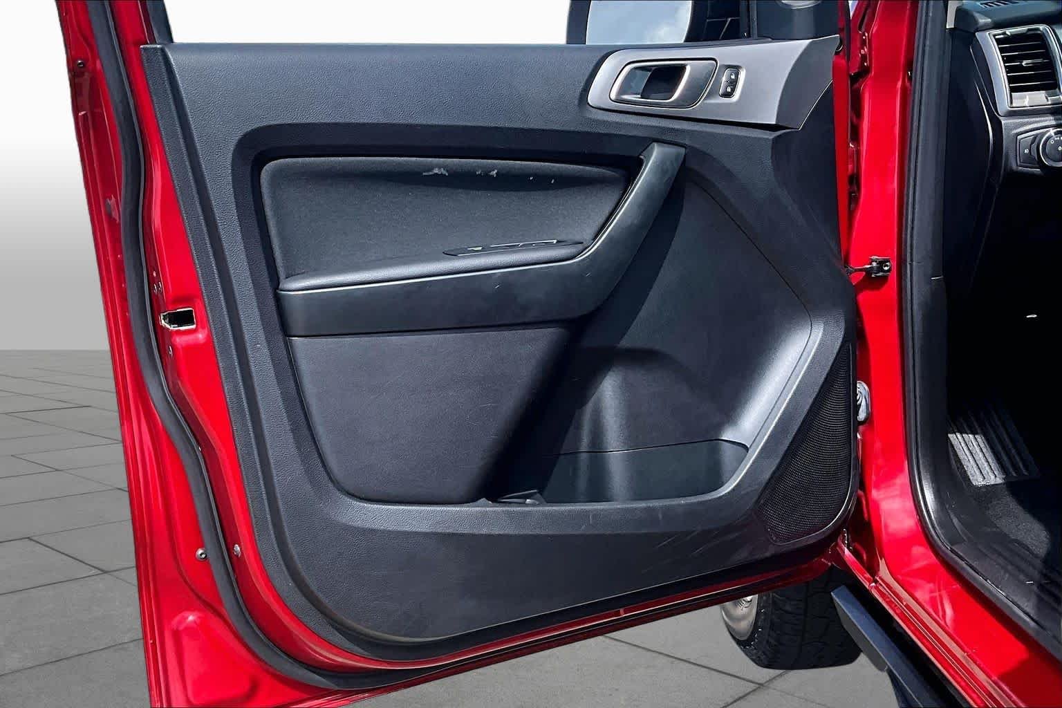 Used 2020 Rapid Red Metallic Tinted Clearcoat Ford XLT image 21