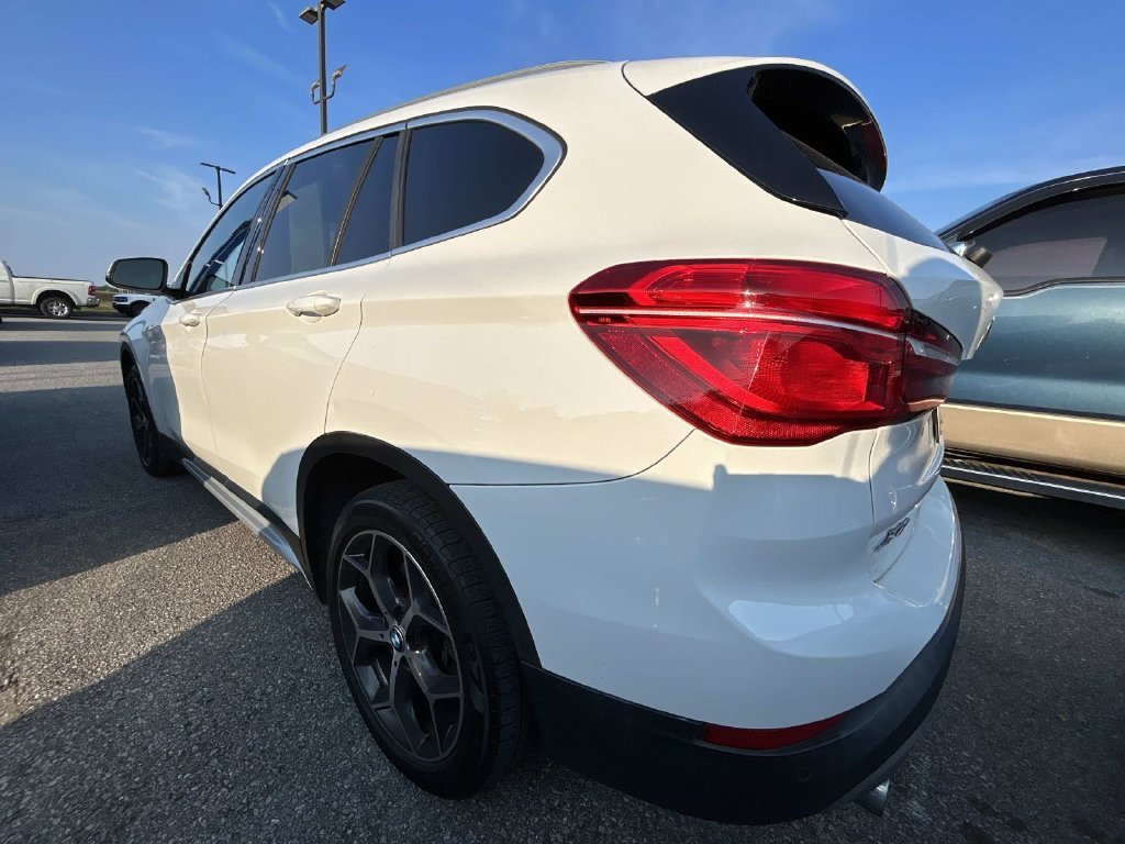 Used 2019 Alpine White BMW sDrive28i image 4