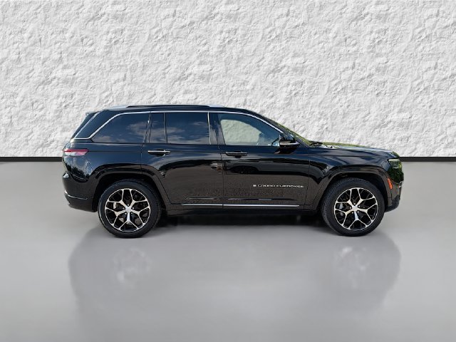 Used 2022 Diamond Black Jeep Summit Reserve image 2