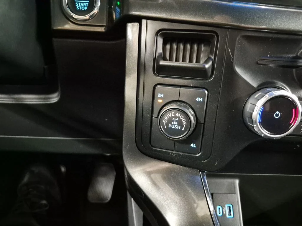 Certified Used 2023 Avalanche Ford XLT image 35