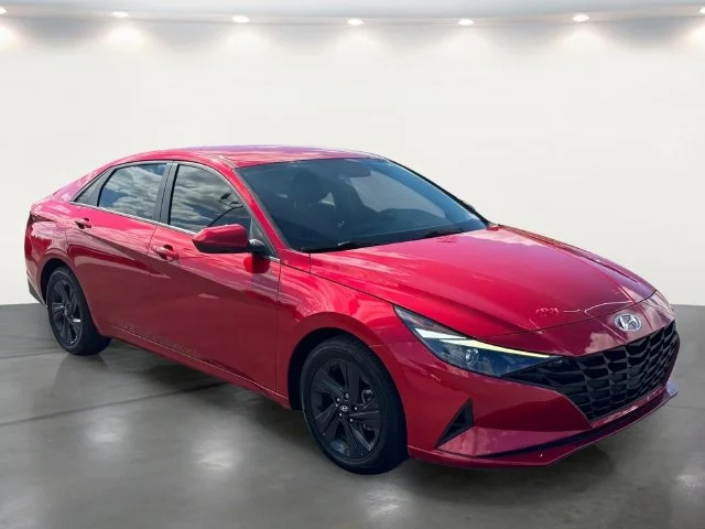 Used 2023 Red Hyundai SEL image 2