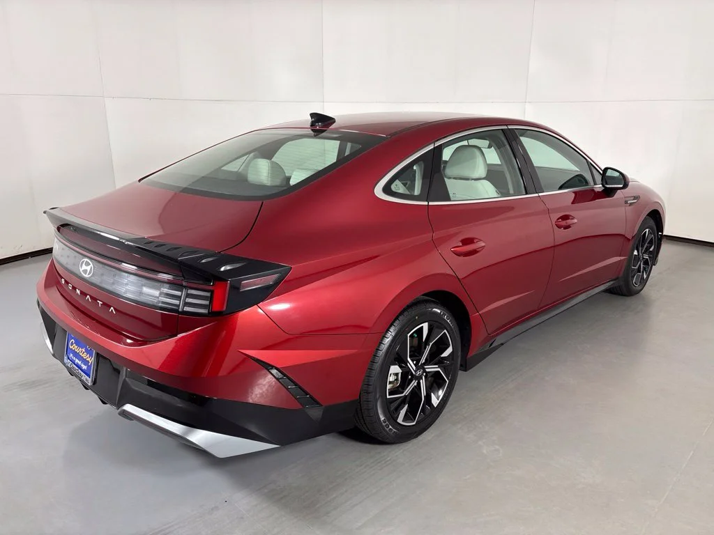Used 2025 Red Hyundai SEL image 8