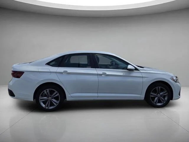 Used 2024 Opal White Pearl Volkswagen SE image 6