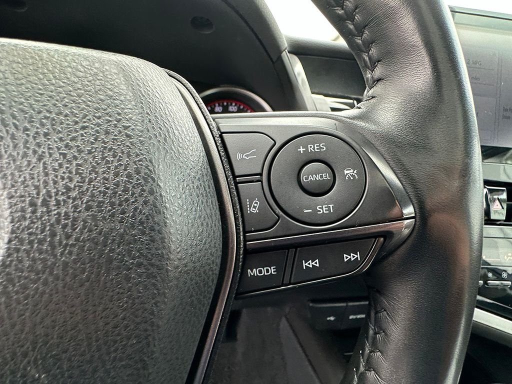 Used 2022  Toyota XSE image 39