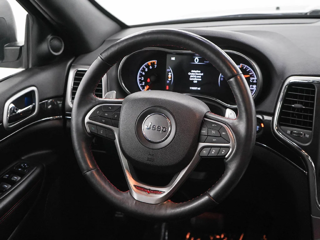 Used 2018 Bright White Clearcoat Jeep Trailhawk image 15