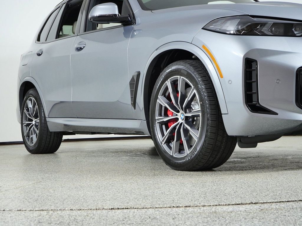 New 2026 Skyscraper Grey Metallic BMW xDrive50e image 6